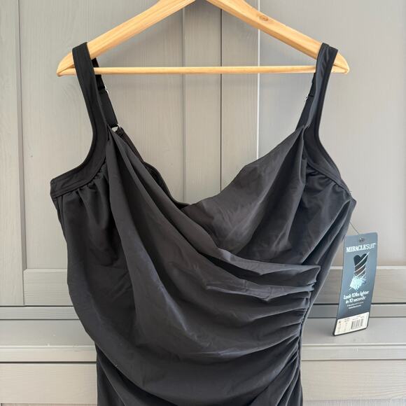 Miraclesuit Black Plus Size Sanibel Underwire One-Piece Swimsuit ~ US 18W - Picture 3 of 16